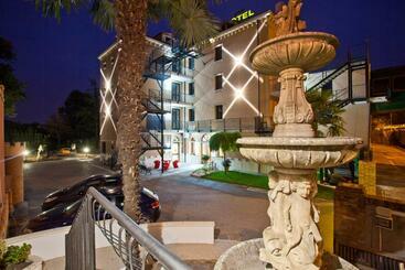 בית מלון כפרי Momi S