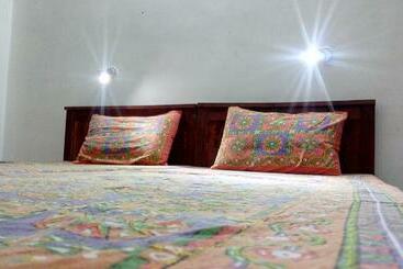 Отель Pawan's Palace