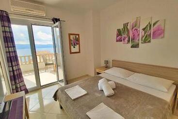 פנסיון Apartments Nemira