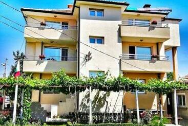 بنسيون Guest House Dimi