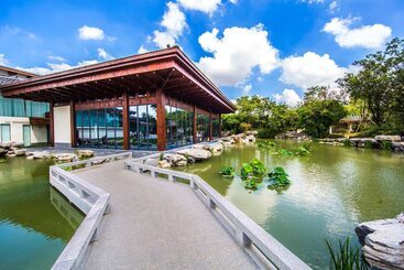 هتل Slender West Lake Hot Spring Resort