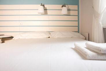 پانسیون Hostal Boreal Mistral