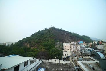 בית מלון כפרי Growwin