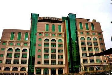 هتل Paradise Home City Stars