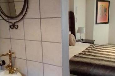 פנסיון Castle Ridge Guesthouse