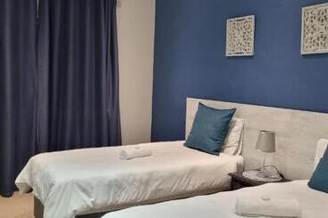 تختخواب و صبحانه 6 On Western Guest House