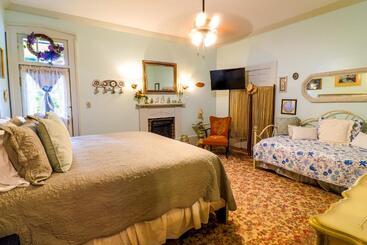 민박 The Steamboat Inn