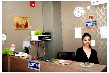 هتل Viraj Inn