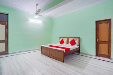 호텔 Oyo 75998 Shivani Banquet Hall