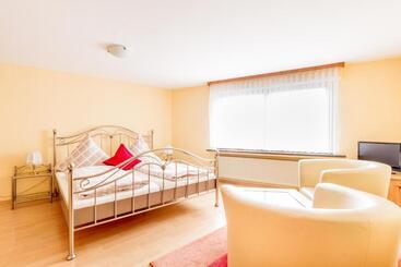 בית מלון כפרי Restaurant Zum Hirsch