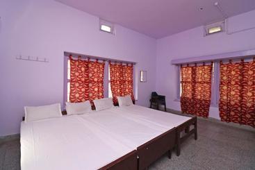 هتل Spot On 45721 Mahabir Guest Inn