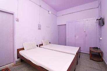 هتل Spot On 45721 Mahabir Guest Inn