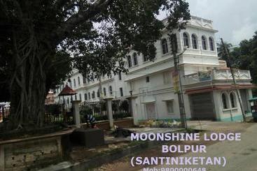 בית מלון כפרי Moonshine Lodge