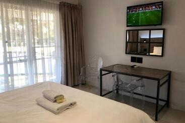 בית מלון כפרי Umtali Country Inn