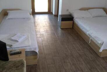 膳宿费 Guest House Lili