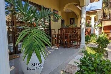 פנסיון Mkadi Beach House
