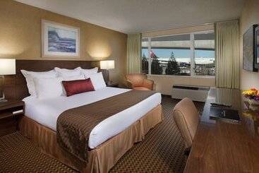 Отель Coast Gateway