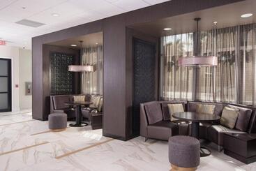 בית מלון כפרי Courtyard Miami Coral Gables