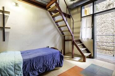 هتل Granados Hostel