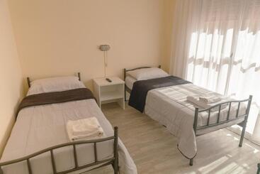 هتل Rayentray Hostal