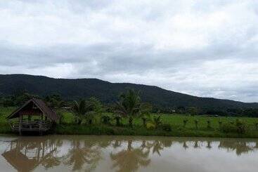 فندق Karuna Resort