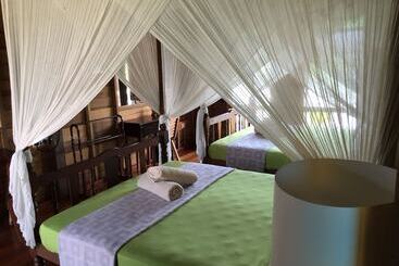 בית מלון כפרי Tanabendang Banglos