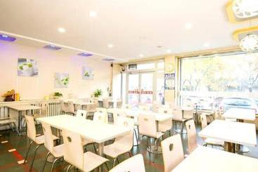 Отель Vatica Jiuquan Eastern Bus Station