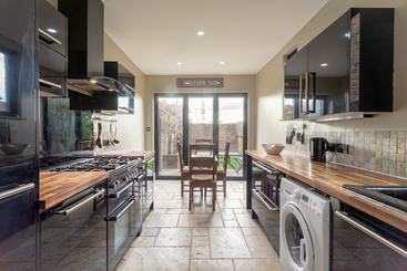 4 Bedroom Victorian House Near Notting Hill