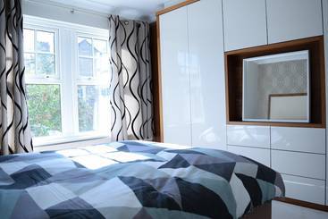 Сельский дом Beautiful Wimbledon 4 Bedroom Family Home