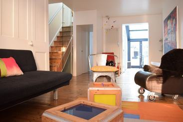 Central 2 Bedroom House In Waterloo