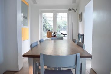 Central 2 Bedroom House In Waterloo