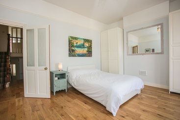 Spacious 3 Bedroom House In Dulwich