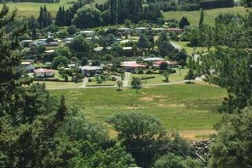 בית מלון כפרי Lake Roxburgh Lodge