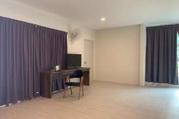 בית מלון כפרי The Sassy House