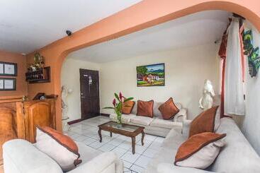 فندق Berlor Airport Inn