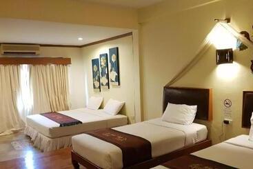 فندق Karinthip Village