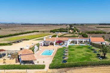 هتل روستایی Herdade Do Touril