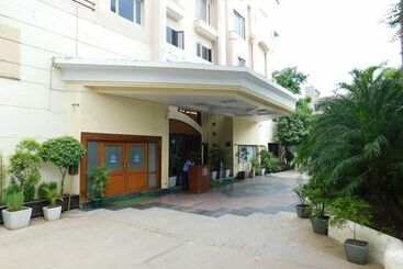 فندق The Central Park