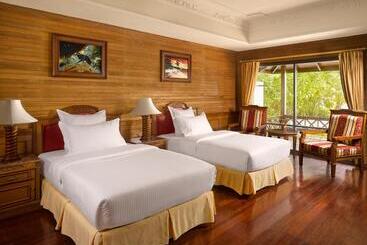 Royal Island Resort & Spa