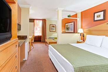 هتل Days Inn By Wyndham Kissimmee West