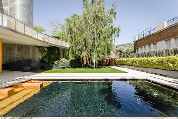 Отель Ikonik Anglí