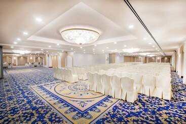 Grand Excelsior Hotel   Bur Dubai