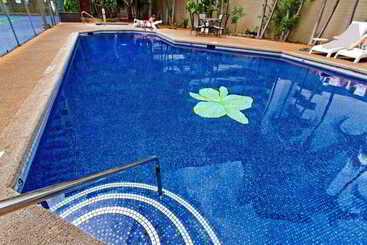 Отель Marina Tower Waikiki