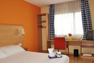 هتل Travelodge Barcelona Fira