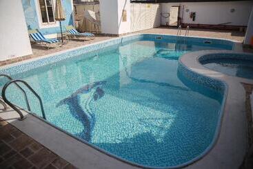 Hotel Versailles By Vieras