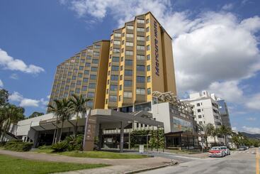 هتل آپارتمان Mercure Florianópolis