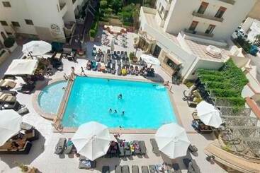 هتل آپارتمان The San Anton