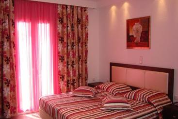 آپارتمان Elena Studios & Suites