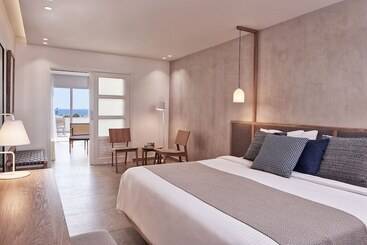 בית מלון כפרי Atlantica Marmari Palace