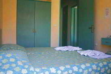 Отель Bares Apart.